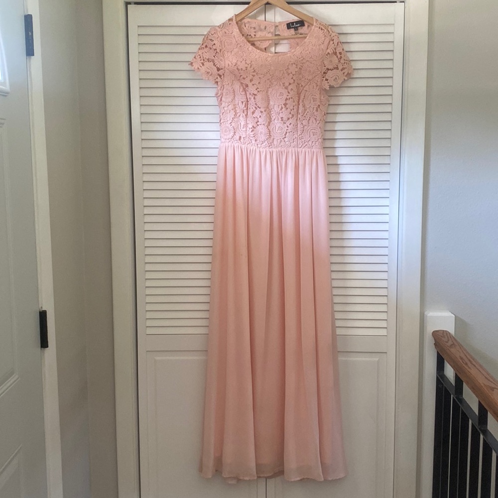 Blush color Lulu’s dress